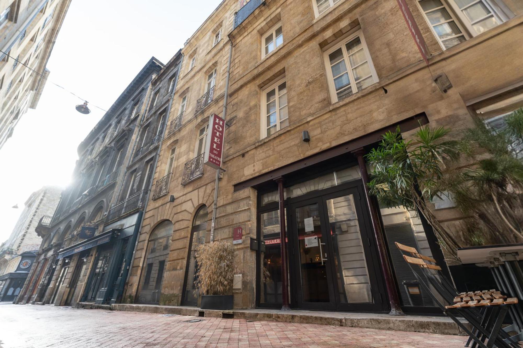 Du Théâtre 2*